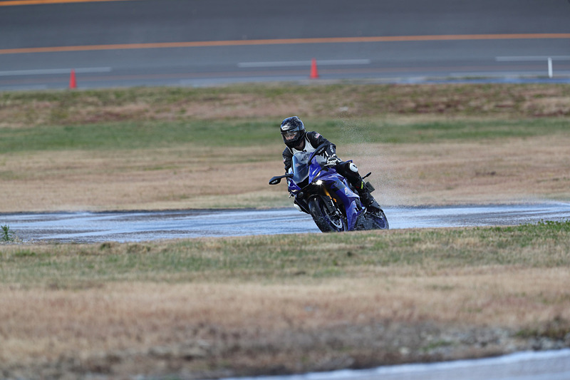 フルウェットの路面