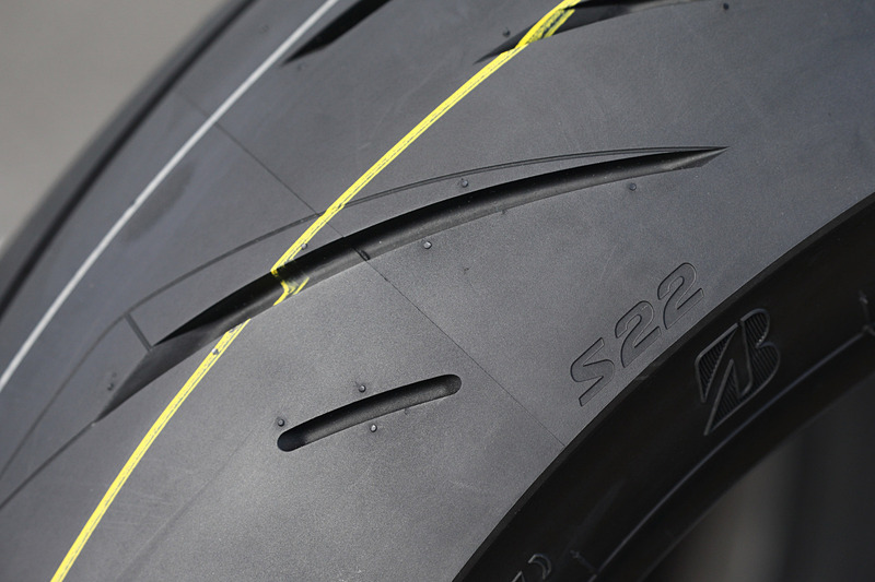 排水性を高めるS22の溝