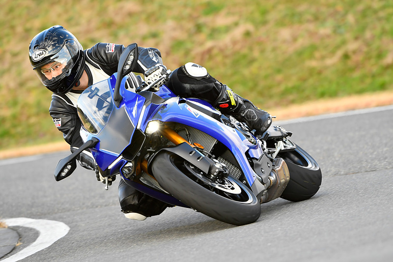 ヘアピンコーナーには今まで以上に不安なく突っ込むことができ、アクセルの開け始めも少し早めることができる