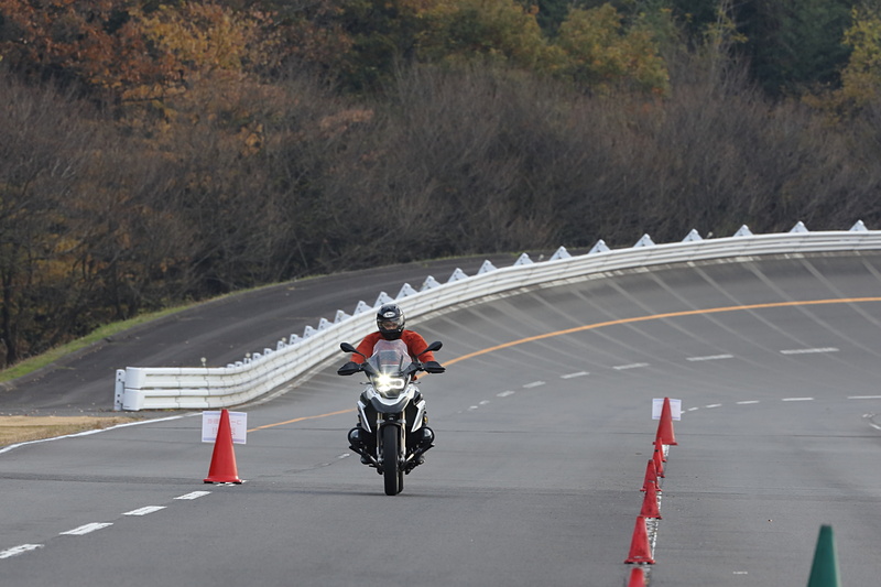 100km/h超での巡航。ANAKEE 3と同様、レーンチェンジで頼りなさを感じたりすることはない