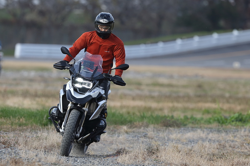 オフロード走行をテスト