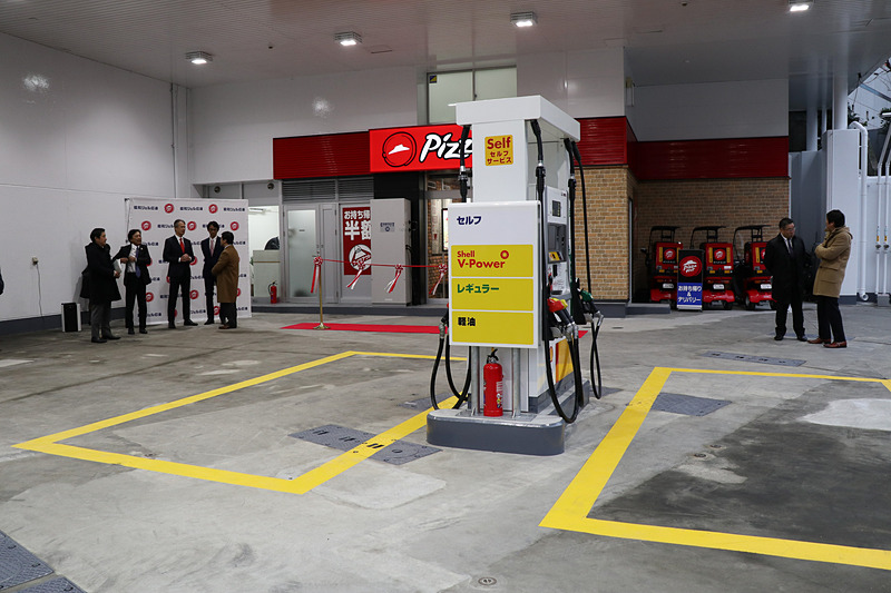 車両2台分の給油スペースを設定する