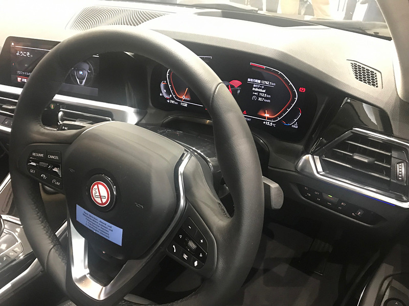 BMWの新しい3シリーズ。ボディはカモフラージュされていても、インテリアを見れば違いはすぐに分かる