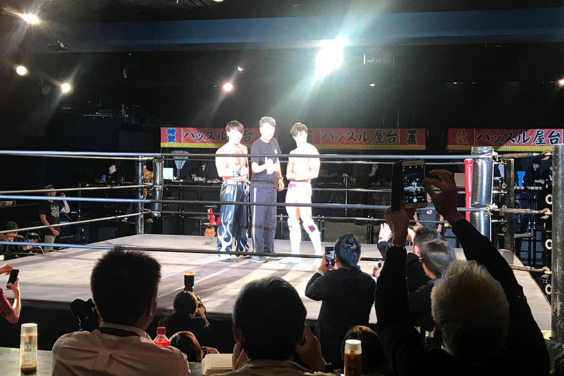 中央がメルセデス・ベンツ日本の上野社長。ノリノリである