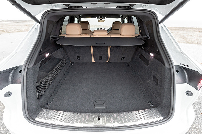 ラゲッジ容量は後席使用時で745L。後席バックレストを倒すことで1710Lまで拡大可能