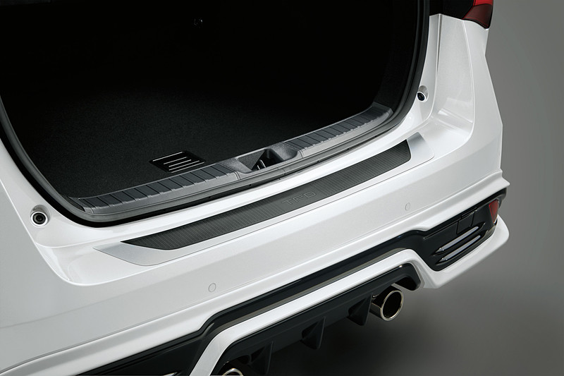 リアバンパープロテクター：7000円（税別）