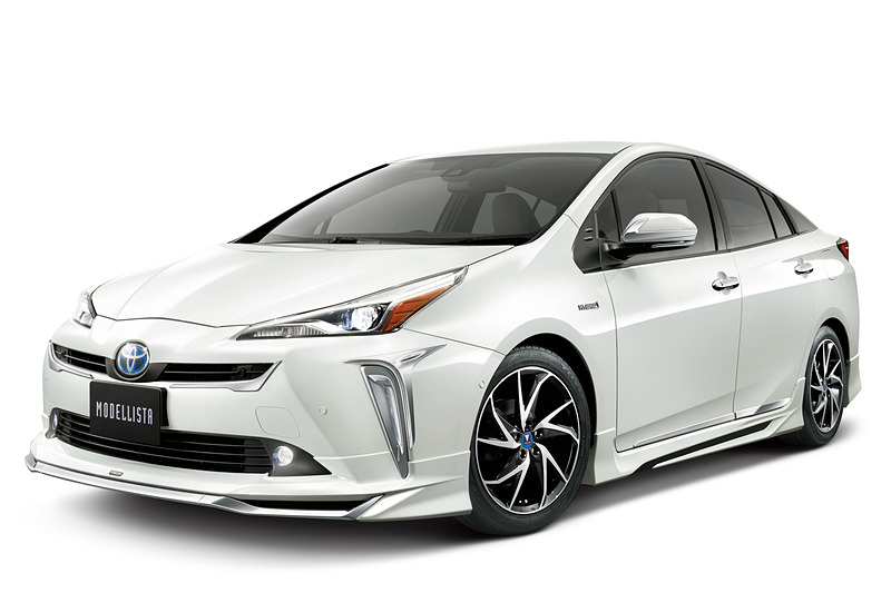 MODELLISTA エアロキット“ELEGANT ICE STYLE”（フロントスポイラー＋サイドスカート＋リアスカートのセット）の装着例。塗装済：13万7160円、素地：11万4480円