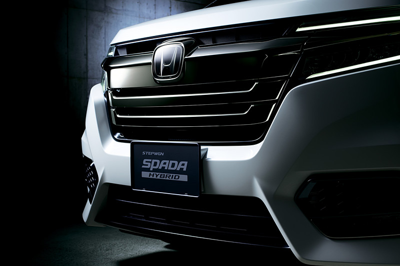 スパーダ専用フロントグリル＜ブラッククロームメッキ＞