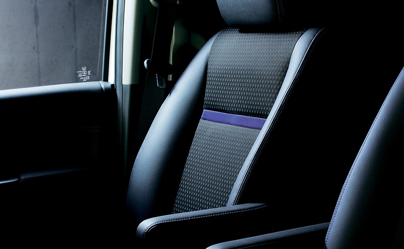 ブラック×パープルのコンビシート