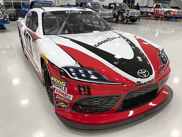 「東京オートサロン 2019」のグッドイヤーブースで展示される「スープラ NASCAR仕様」