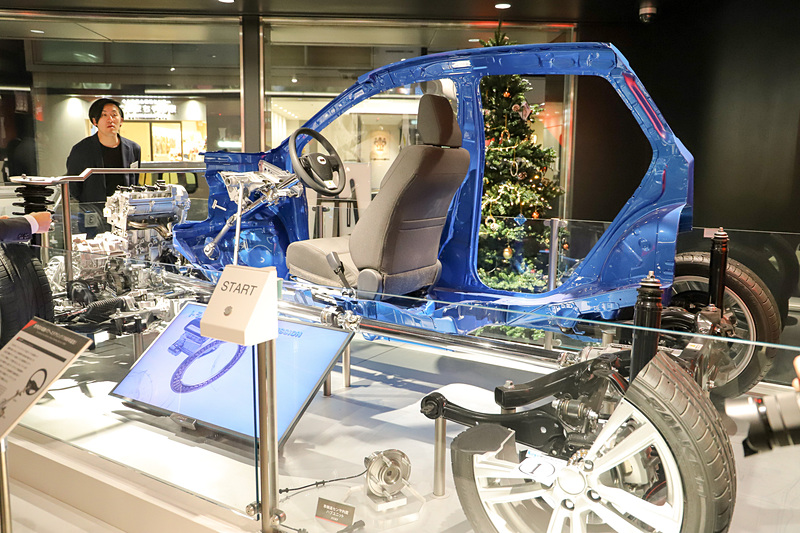 東京都中央区銀座のショールームJTEKT ROOM Ginzaでは、クルマのカットモデルなどを展示して製品の紹介をしている