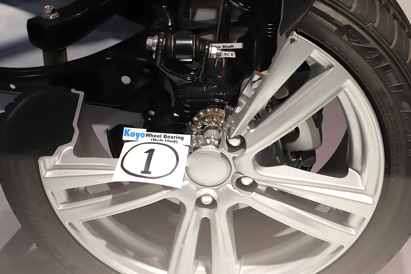 東京都中央区銀座のショールームJTEKT ROOM Ginzaでは、クルマのカットモデルなどを展示して製品の紹介をしている