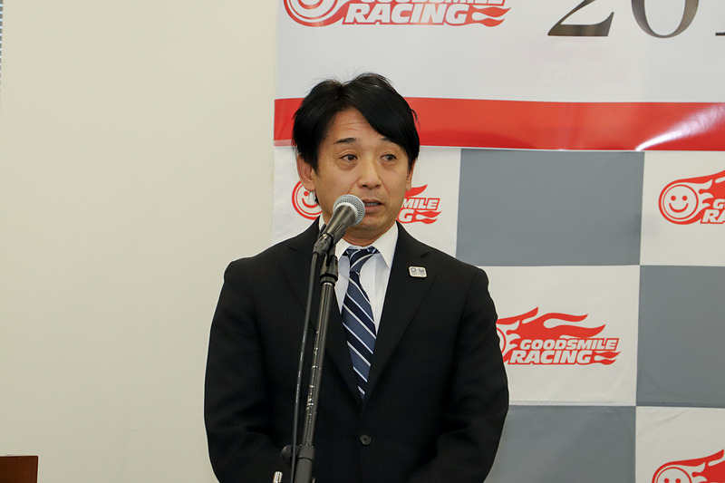 監督（TeamUKYO 代表）の片山右京氏