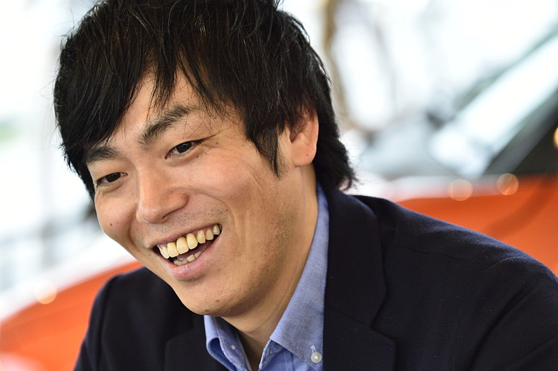 佐藤亨さんは前職も大手のカフェ。飲食業のキャリアは15年ほどという。お客さまから聞いた言葉で印象に残ったのが、コペンのことを「スニーカー」と表現したこと。クルマを単なる乗り物ではなく身に付けるものという感性が「素敵だ」と思ったという