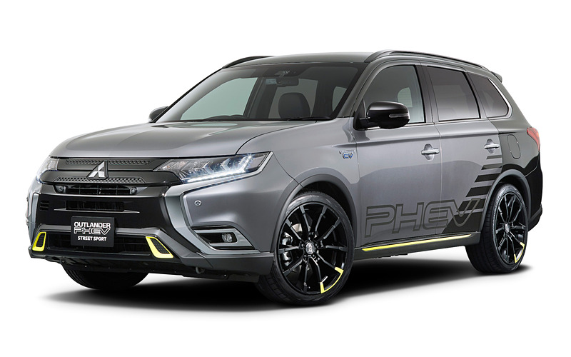 「アウトランダーPHEV STREET SPORT」