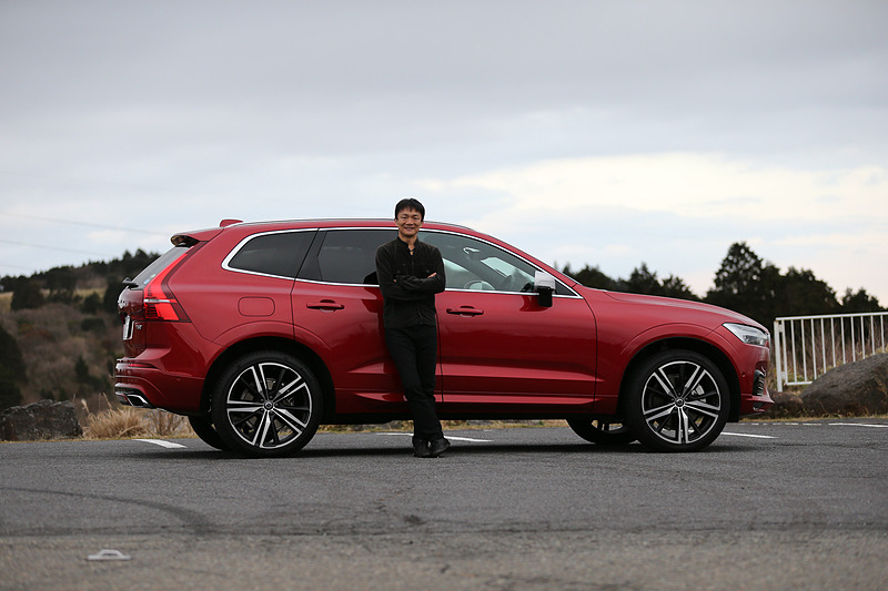 XC60には登場当時からさまざまなグレードに試乗してきたというモータージャーナリストの岡本幸一郎氏。今回のT6 R-DESIGNにはどのような印象を持ったか？