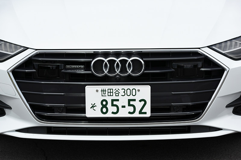 ヘキサゴングリルはこれまでより角張った印象に刷新