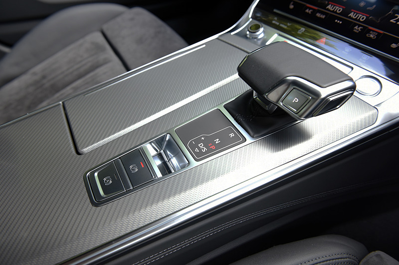 シフトレバーまわり