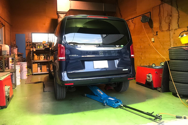 いつも夫の86レースカーをメンテナンスしてくれている、チューニング＆メンテナンスガレージ「レボリューション」。夫の十勝ラウンドでの優勝も、しっかりとした技術を提供してくれたおかげですね。ありがとうございます。走りにこだわるお客さんに支持されていて、定期的に走行会を開催したりしていますよ～