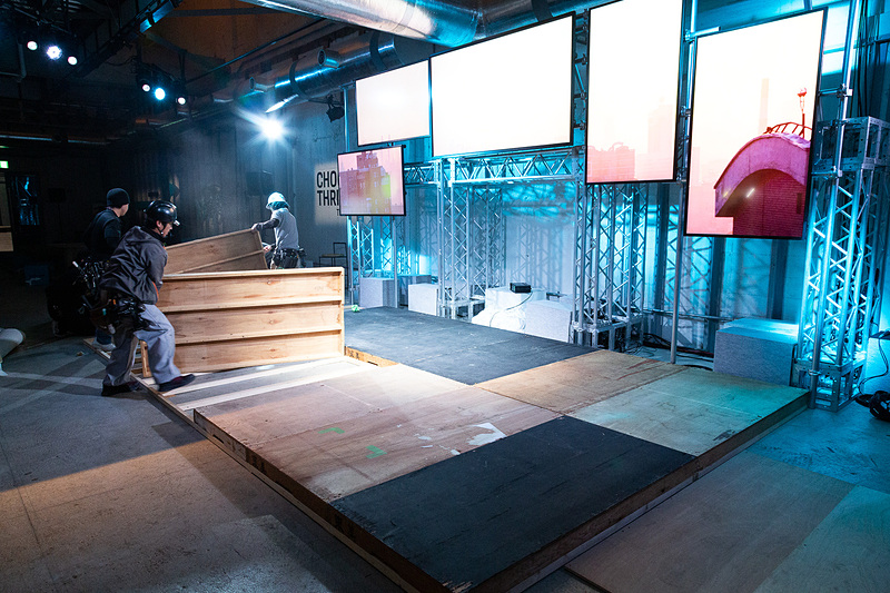 会場はスニークプレビュー用のステージに切り替えられる一方で、七五三木社長は経済メディア向けのグループインタビューに対応。ポルシェ ジャパンのトップとして精力的に仕事をこなす姿が印象的だった