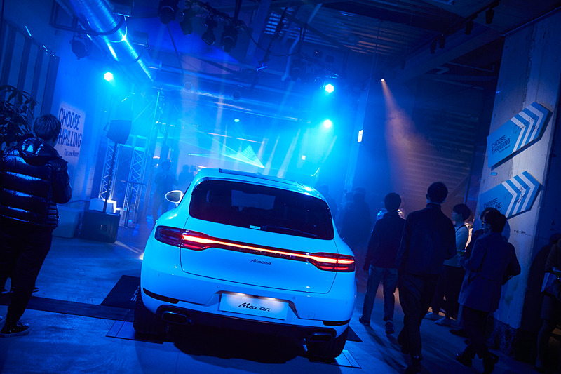 長い1日の締めくくりとして22時～24時までクラブイベントが行なわれ、写真のとおり多くの来場者が会場を訪れた。既存の価値観にとらわれず、こうした新たな取り組みを積極的に実施する姿勢から近年販売台数を伸ばし続けている理由が垣間見えた