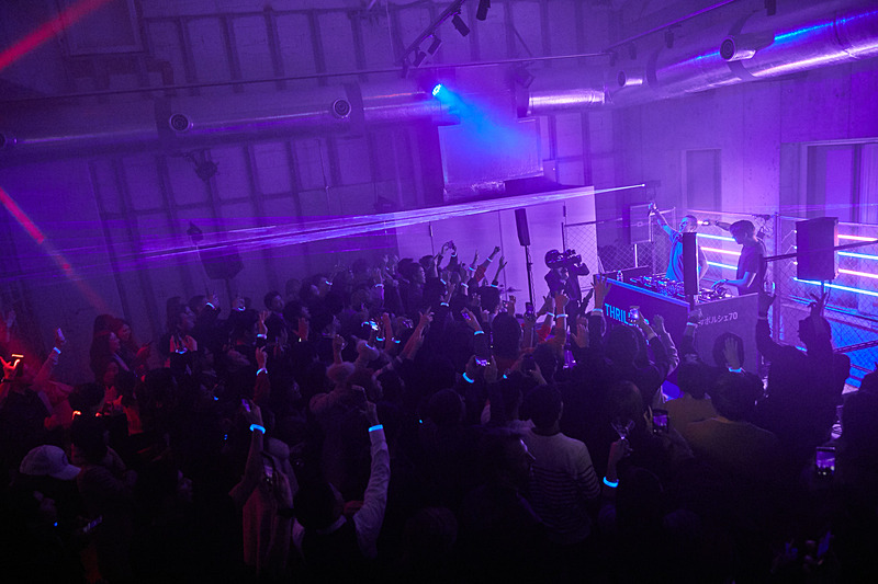 長い1日の締めくくりとして22時～24時までクラブイベントが行なわれ、写真のとおり多くの来場者が会場を訪れた。既存の価値観にとらわれず、こうした新たな取り組みを積極的に実施する姿勢から近年販売台数を伸ばし続けている理由が垣間見えた