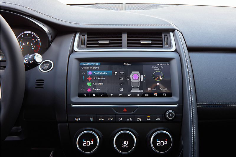 E-PACEの2019年モデルでは、AI（人工知能）のアルゴリズムでドライバーを識別し、シートポジションなどを自動調整する「スマート・セッティング」を新採用