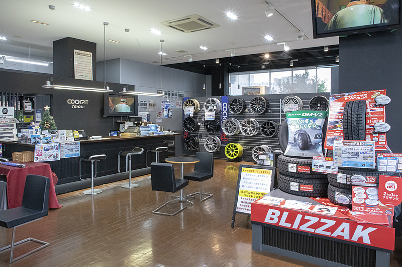 タイヤを買いに行ったのは、東京都江東区枝川にある「コクピット豊洲店」。所在地は東京都江東区枝川1-2-3