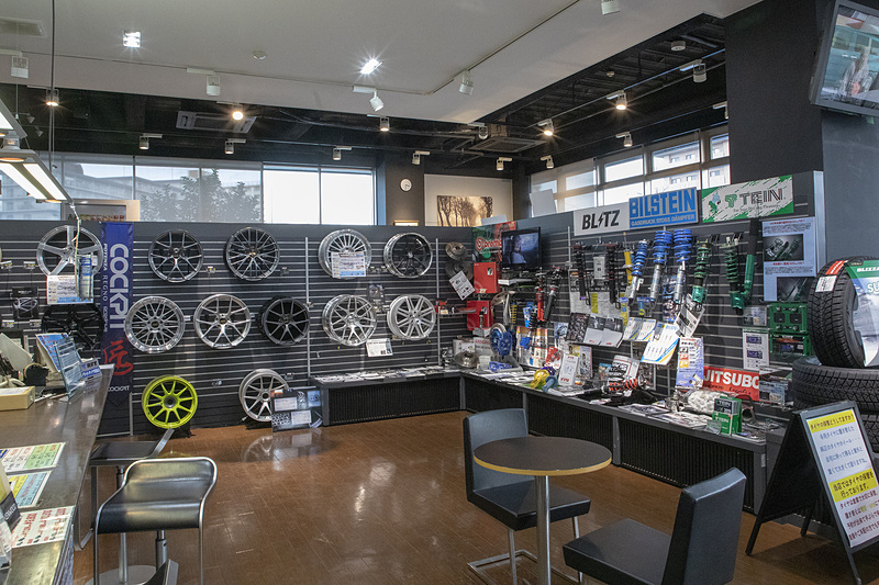 タイヤを買いに行ったのは、東京都江東区枝川にある「コクピット豊洲店」。所在地は東京都江東区枝川1-2-3