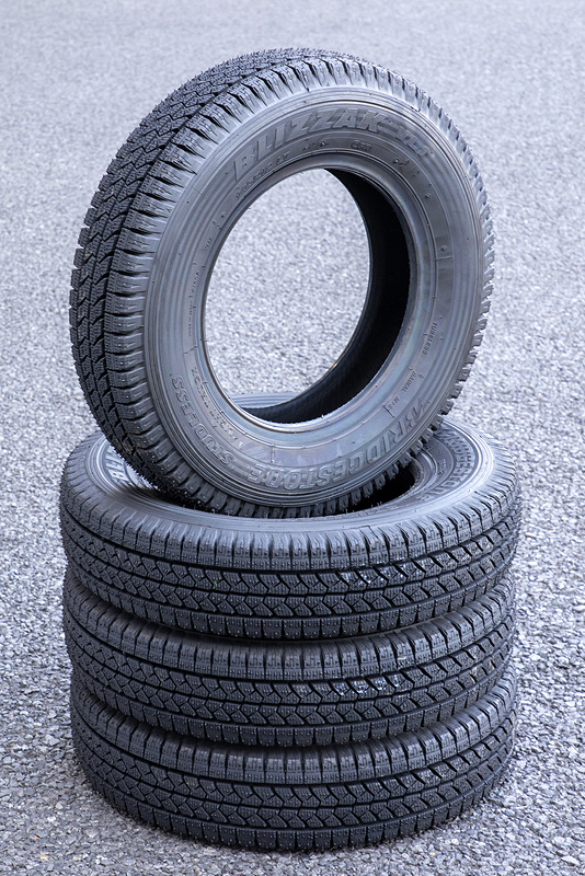 これが「ブリザック VL1」。デビューからちょっと経っているが、凍結路に強い作りで軽貨物を仕事で使う人からの支持は高いという