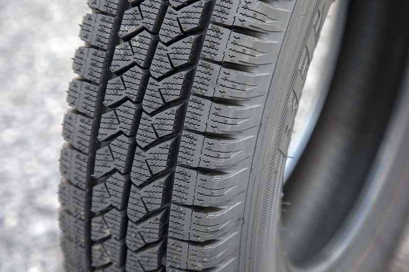 ブロック高は乗用車用より高めという。摩耗しにくいのもこのタイヤの特徴