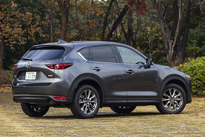 25T Exclusive Mode。撮影車両のボディカラーは特別塗装色のマシーングレープレミアムメタリック