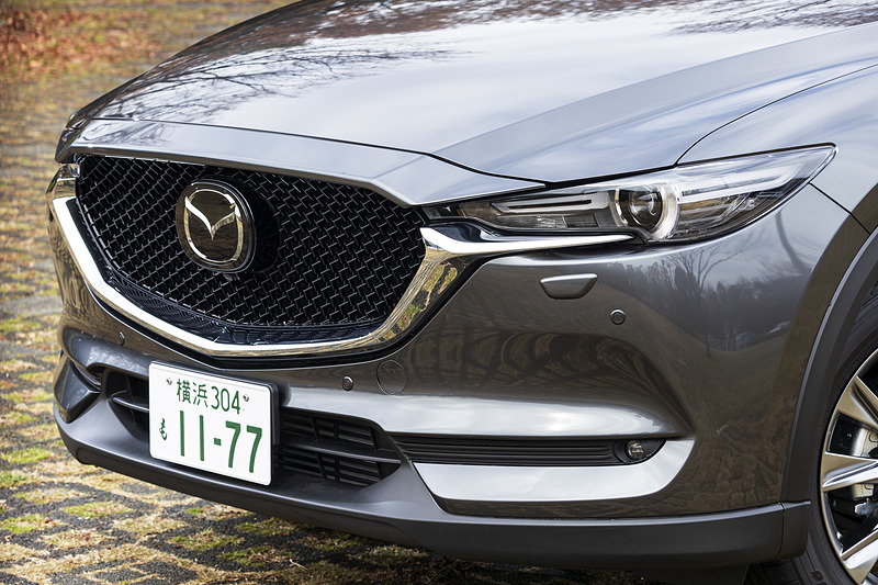 LEDヘッドライトは全車標準。L PackageとExclusive ModeはLEDフォグランプも標準となる