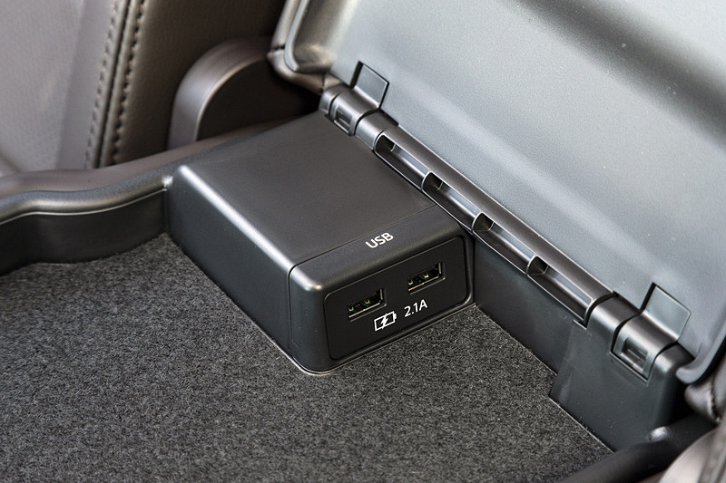 内部にはUSB端子も