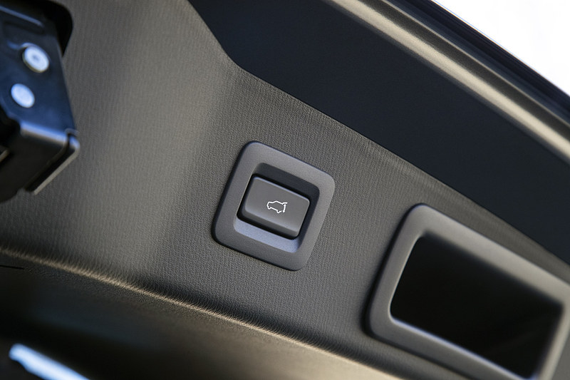 上級グレードにはパワーリフトゲートを装備