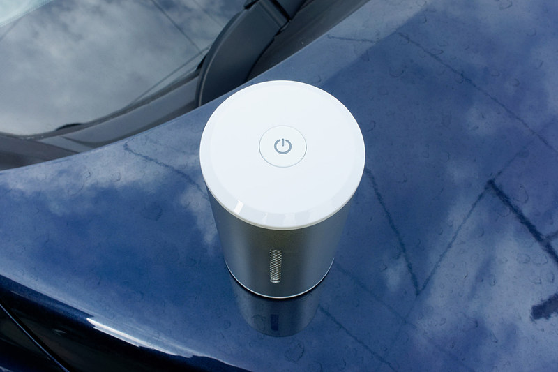 上部に電源ボタン。押すだけで電源が入り、ノーマルモードで動作。もう1度押すとロングモードに切り替わる