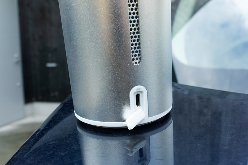 外部電源はMicro USBポートに入力