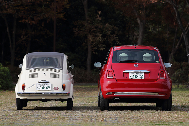 新旧500を並べてみたところ。新500のツインエアのボディサイズは3570×1625×1515mm（全長×全幅×全高）、ホイールベースは2300mmと十分にコンパクトサイズのモデルだが、こうして見ると旧500の小ささがお分かりいただけるだろう