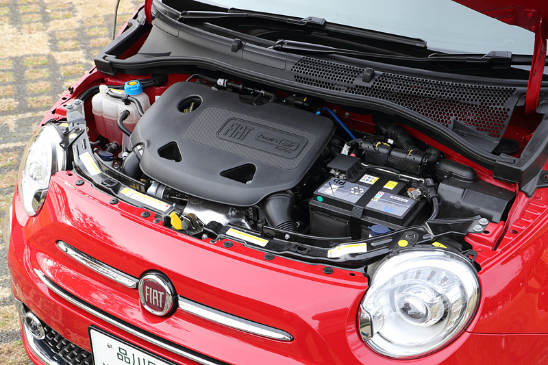 直列2気筒875ccターボエンジンは最高出力63kW（85PS）/5500rpm、最大トルク145Nm（14.8kgfm）/1900rpmを発生