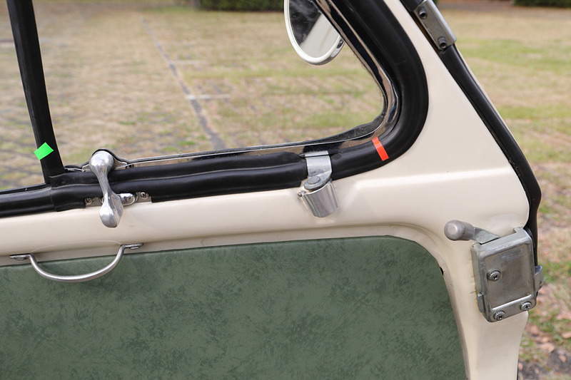 実にシンプルなインテリア