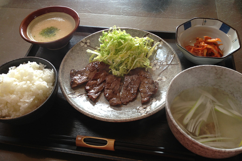 広大なお庭を眺めながら、美味しい牛タンがいただける「牛タン 市川 藏」