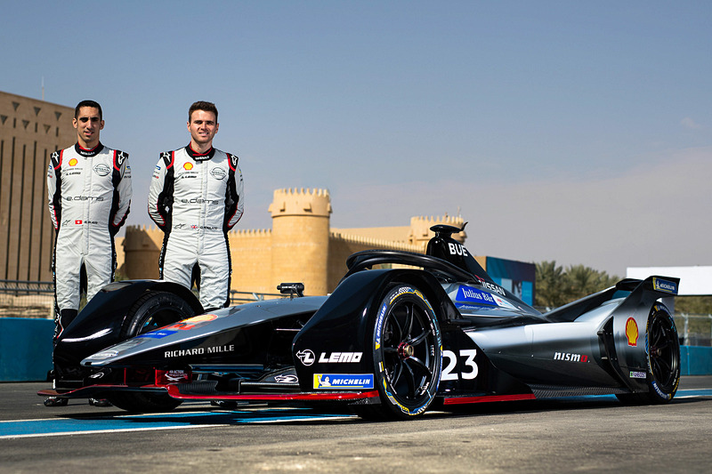 今シーズンから日産とパートナーシップを組む「e.dams」。ドライバーはF1でも活躍していたセバスチャン・ブエミ選手（左）と、GP2シリーズやル・マン24時間レースにも参戦経験を持つ若手ドライバーのオリバー・ローランド選手（右）