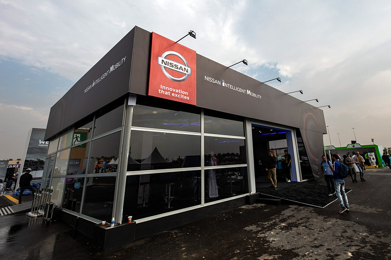 日産のホスピタリティエリアでは、EVの「リーフ」を使った「Nissan Energy Home（ニッサン エナジー ホーム）」デモが行なわれていた