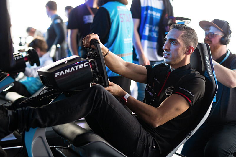 レースシミュレーションにブエミ選手やローランド選手が参加するひと幕も