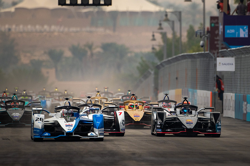 フォーミュラE シーズン5 開幕戦の決勝レースがスタート
