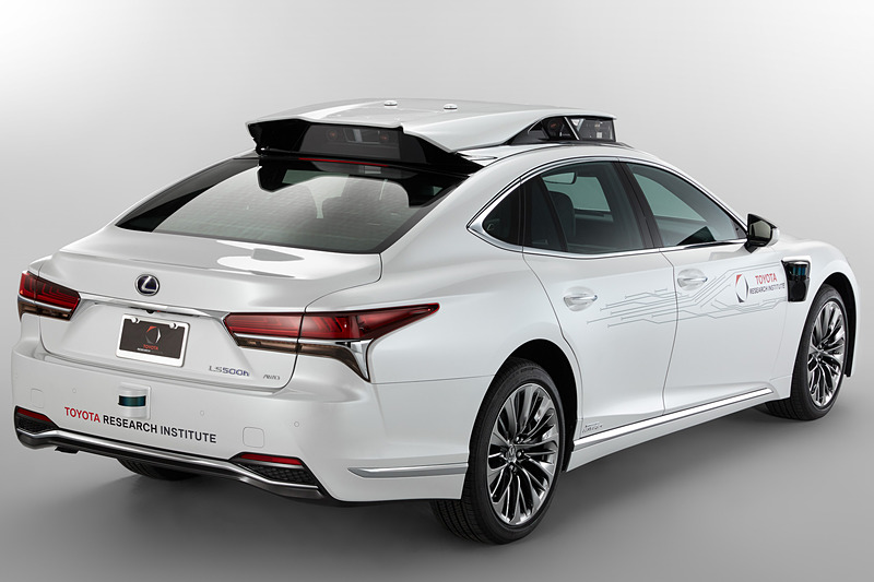 新型レクサス LS 500hがベース