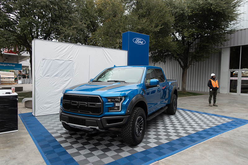 LVCCの会場各所には、フォードの新型車が展示されている