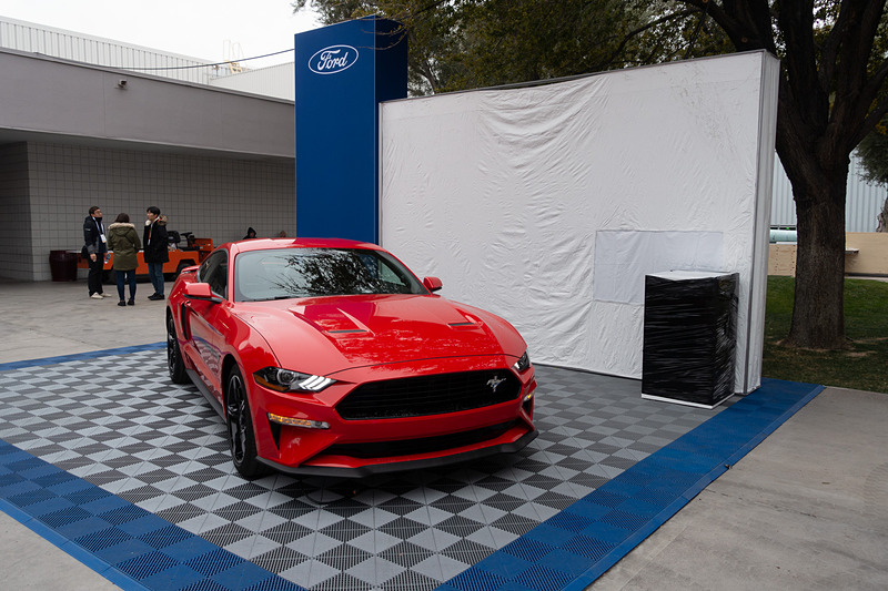 LVCCの会場各所には、フォードの新型車が展示されている