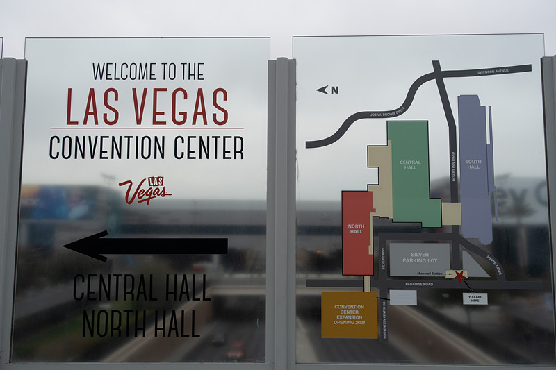 ラスベガスモノレールのLVCC駅を降りた直後にあるLVCC会場図。右が南ホール側で、左が北ホール側となる。クルマ関連は主に北ホールに展示される