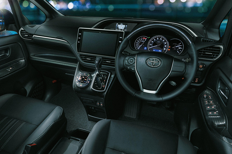 エスクァイア 特別仕様車 Gi“Premium Package・Black-Tailored”（ガソリン車・2WD）